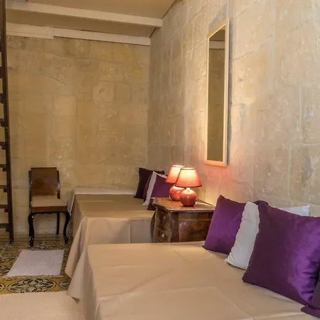 Two Bedroom Townhouse In Valeta